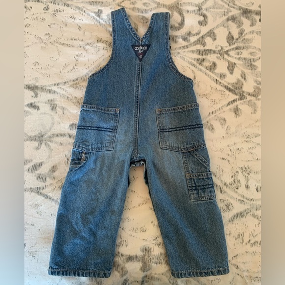 5/$15 Classic Osh Kosh Overalls size 18 months. In gently used, which is soft 🥰 - Picture 5 of 6